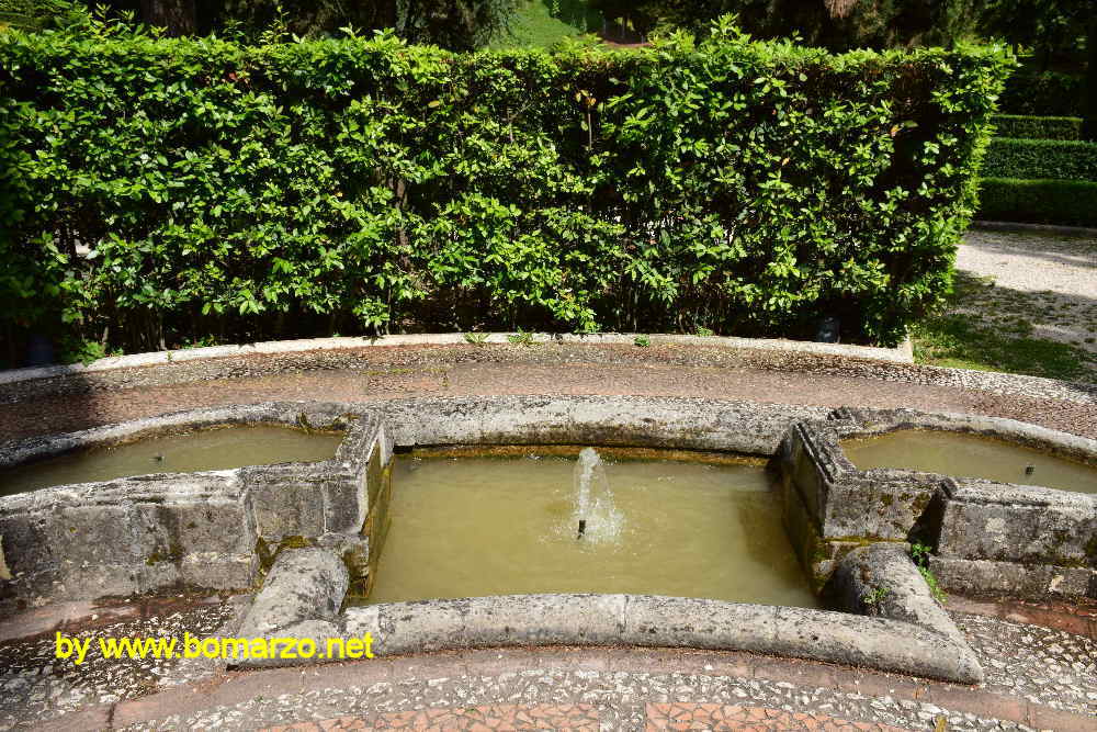 Fontana dei Cipressi