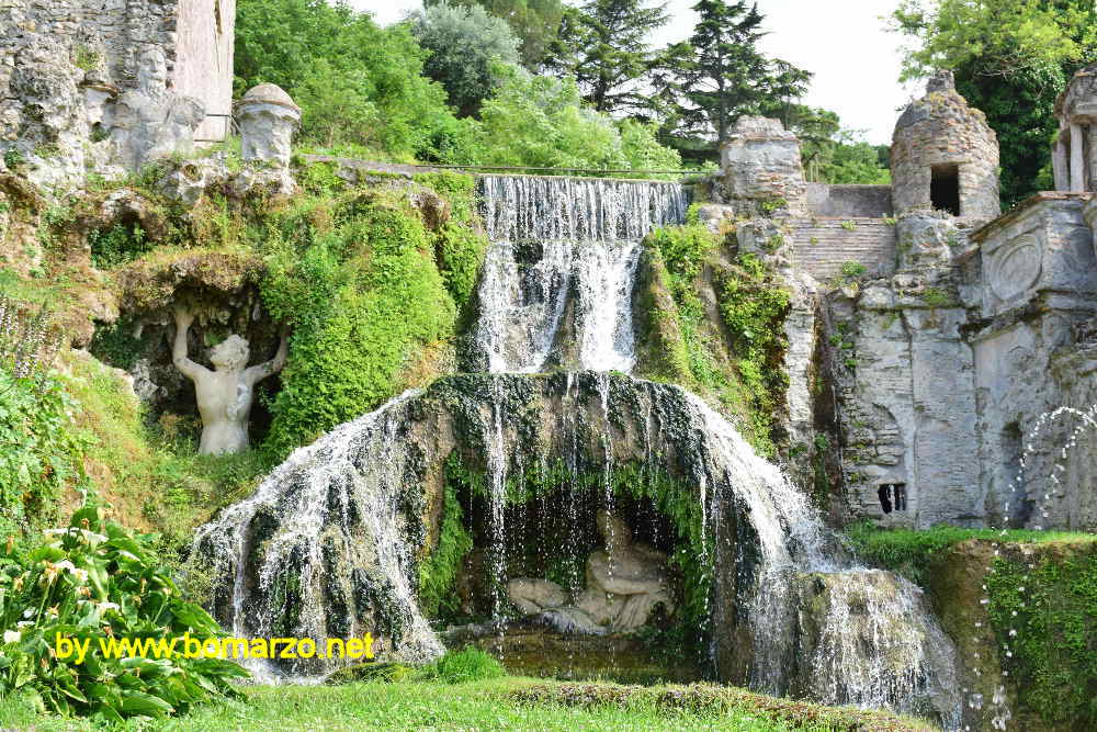Fontana della Rometta - la montagna Tiburtina con il Dio Appennino ed il Dia Aniene