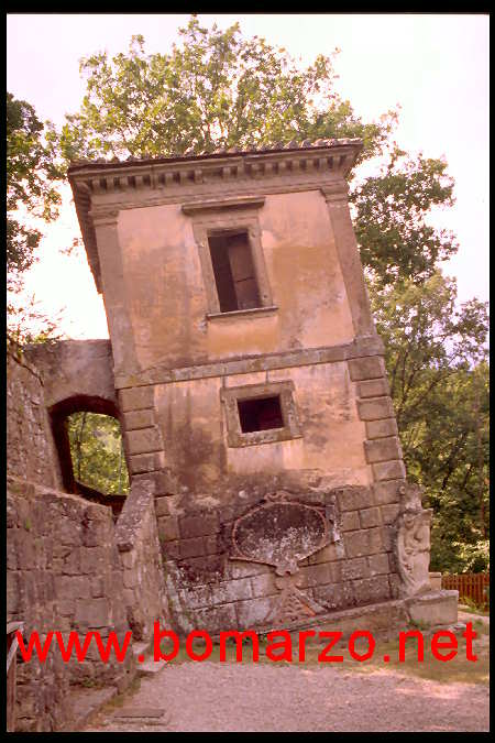 Parco dei Mostri di Bomarzo - La Casa pendente