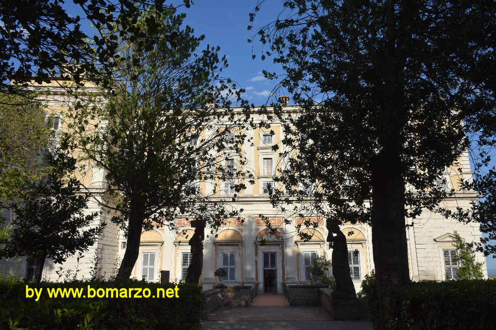 Uscita dal piano nobile del palazzo ed ingresso al giardino privato 