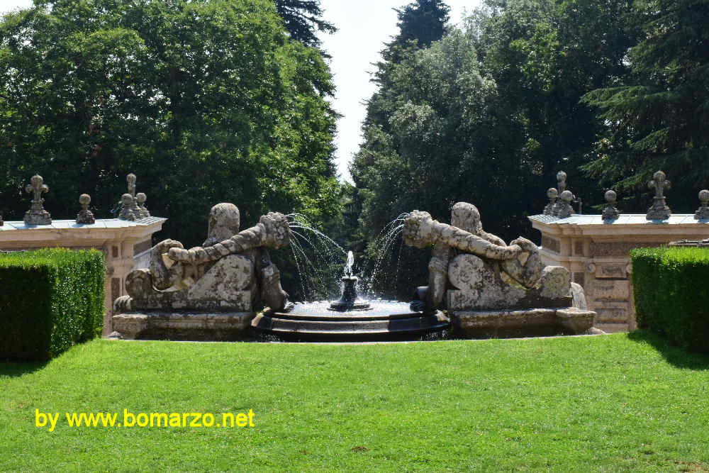 Fontana del Bicchiere o dei Giganti