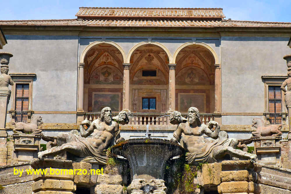 la Fontana dei Giganti a Caprarola