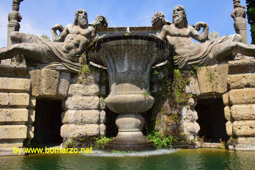 La Fontana del Bicchiere o dei Giganti