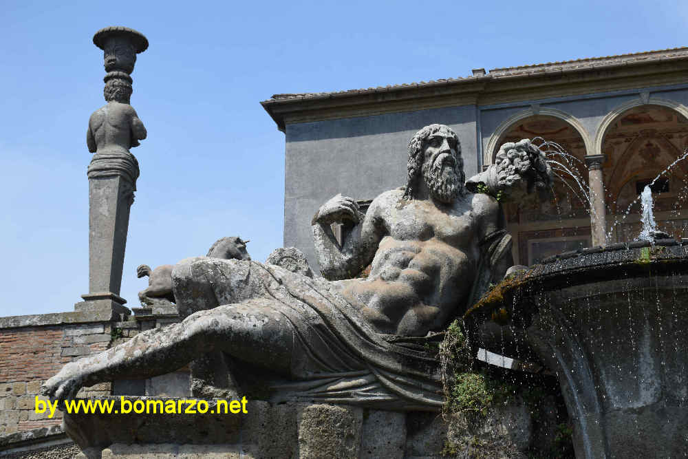 La Fontana del Bicchiere o dei Giganti