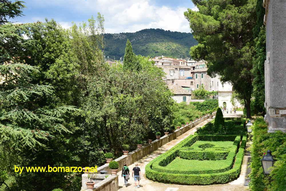 Villa d'Este a Tivoli. Il vialone con la Gran Loggia e la fontana d'Europa