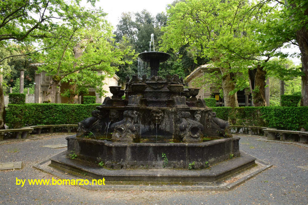 Fontana dei Delfini