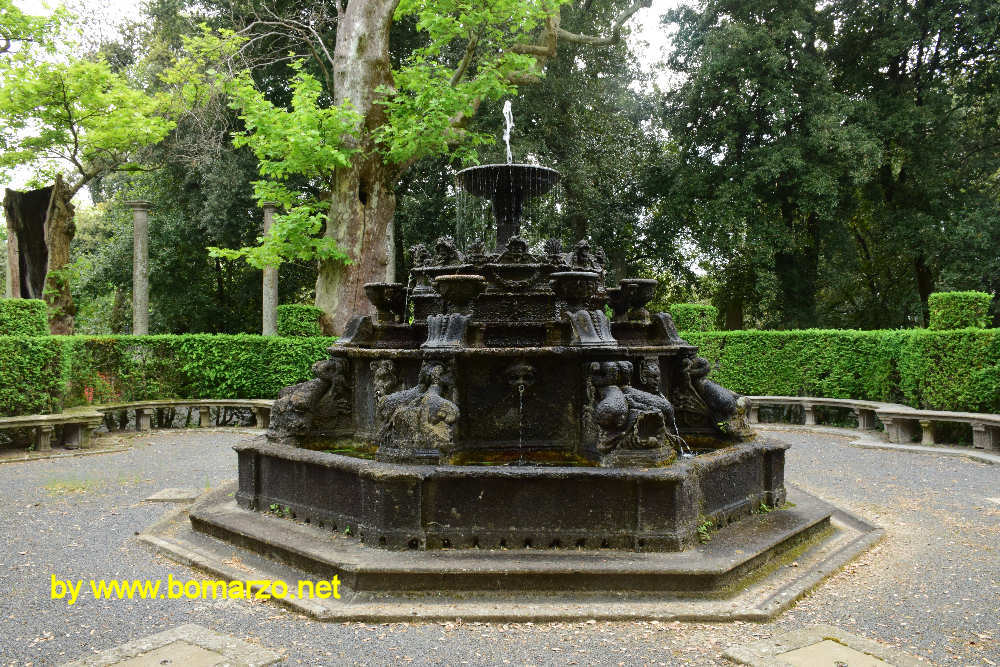 Fontana dei Delfini