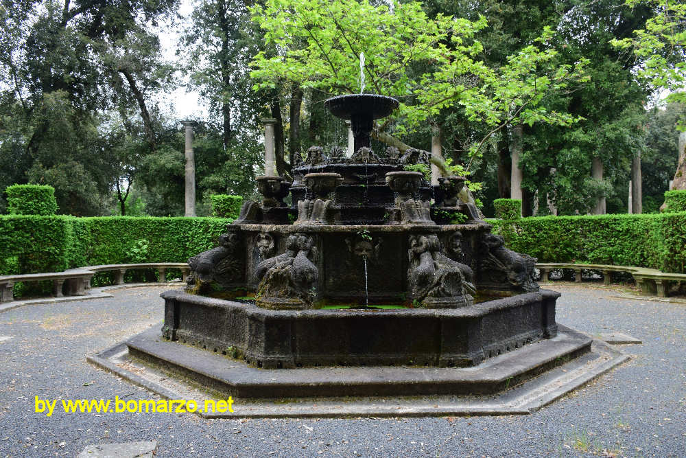 Fontana dei Delfini