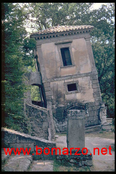 Parco dei Mostri di Bomarzo - La Casa pendente